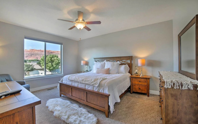 Luxury Moab Vacation Rental w/ Pool Access!