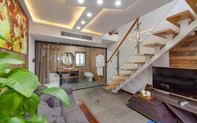 Tongli Qingyuan River View Holiday Inn