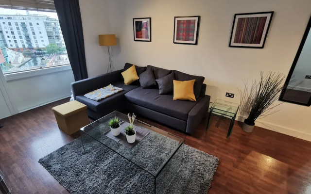 Voyager Apartments * Sleeps 6 * Parking