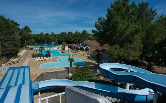 Property With 2 Bedrooms in Saint-jean-de-monts, With Pool Access, Fur