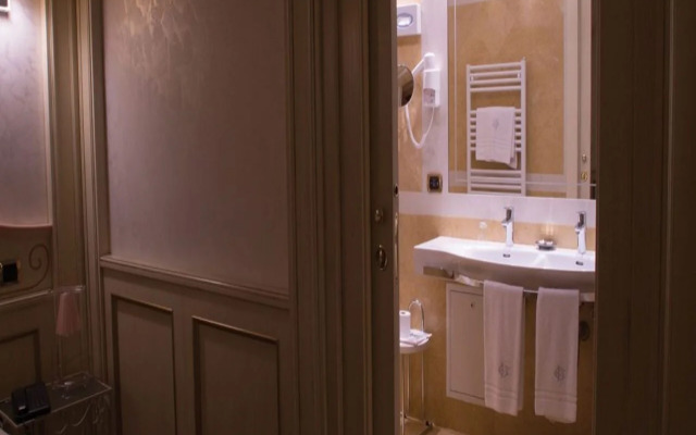 Colomba D'Oro Hotel