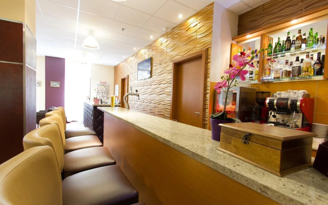 Six Inn Hotel
