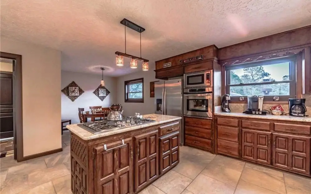 Ruidoso Respite - Six Bedroom Cabin with Hot Tub