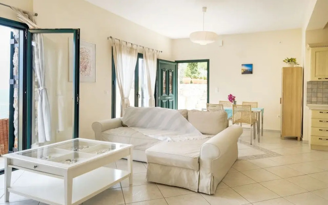 Serene Villa in Pera Melana near Sea