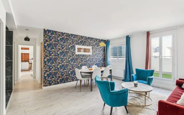 Exceptional Apartment With Terrace - La D Fense