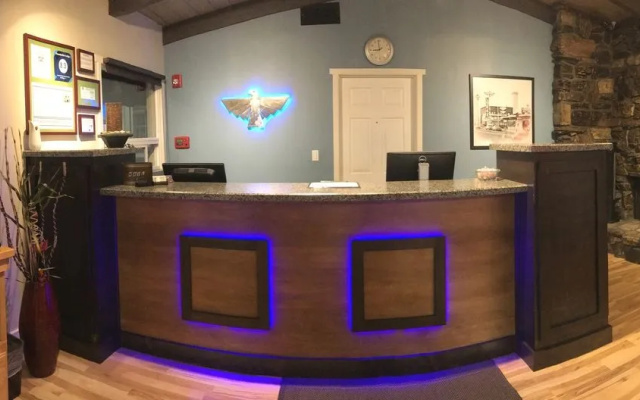 Thunderbird Lodge