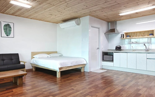 Yeosu Sea Side Pines Pension