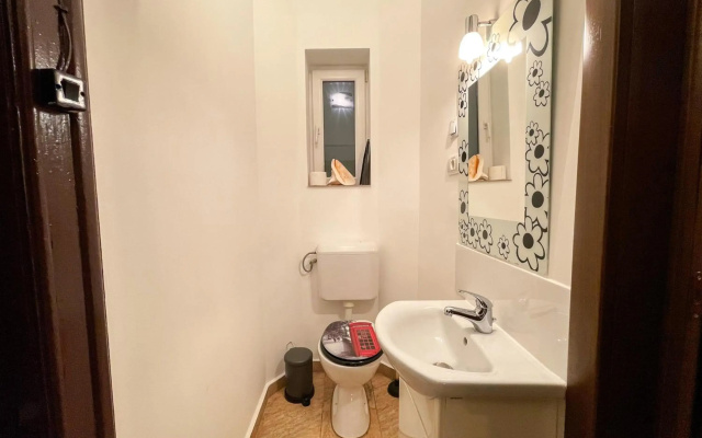 Central apartment w/ fire place - ground floor