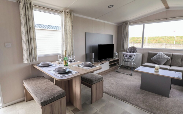 Maple Court 15