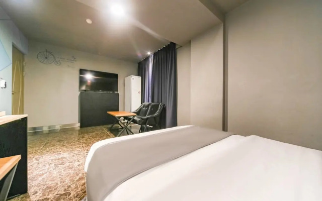 Changwon Myeongseo-Dong Hotel Bucks