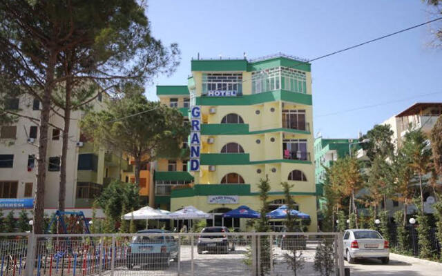 Hotel Grand Голем вид на фасад
