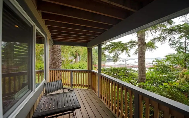The Shoreline Tofino