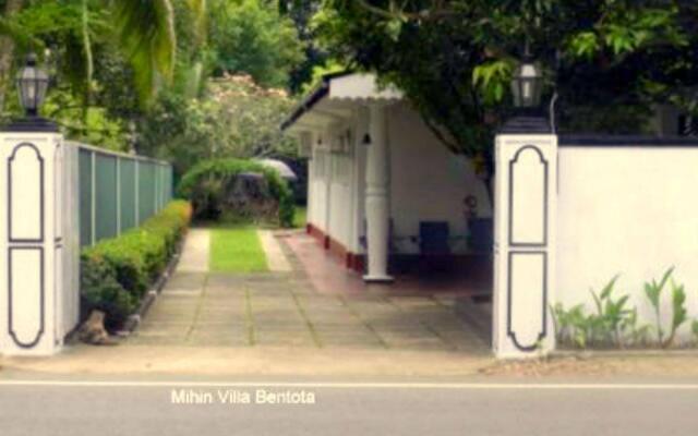 Отель Mihin Villa Bentota Шри-Ланка, Бентота - отзывы, цены и фото номеров - забронировать отель Mihin Villa Bentota онлайн вид на фасад