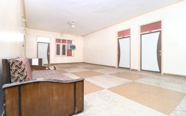 Oyo 27893 Sita Niwas Parking