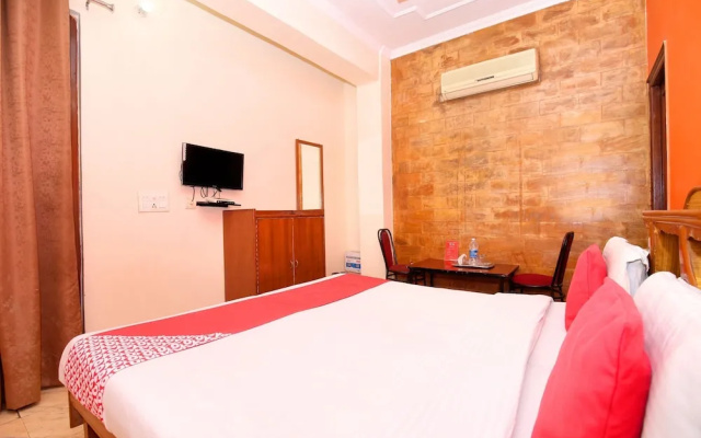 OYO 10239 Holiday INN Paradise