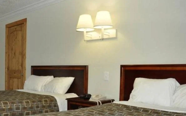 Four Seasons Motor Lodge