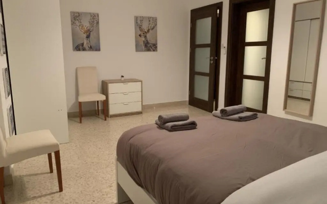 Large apartment close to rocky beach MCRE1-1