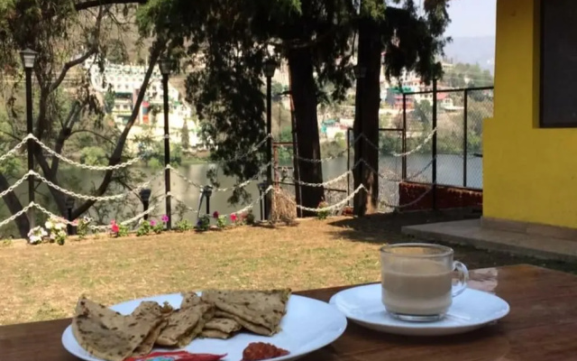 Lazy Bear Resort And Cafe