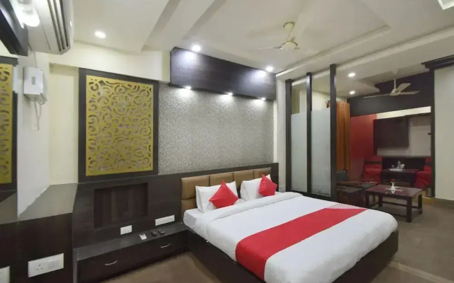 Hotel C-9 by OYO