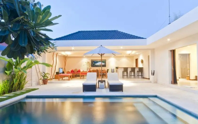 Villa Bugis Kayu Aya Seminyak
