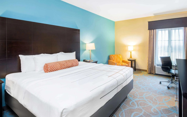 La Quinta Inn & Suites by Wyndham Clinton Historic Route 66