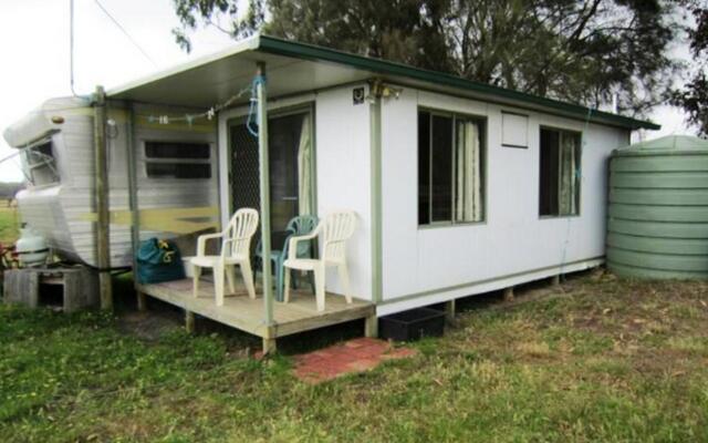 Doro Tourist Farm Cabins In Torquay Australia From 172 Photos