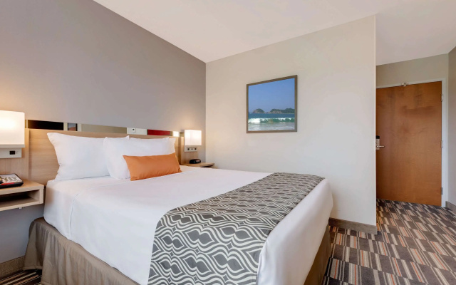 Microtel Inn & Suites by Wyndham Clarion