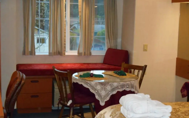 GuestHouse Inn & Suites Sutherlin