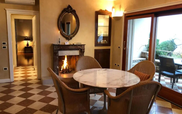 Lake Front Luxury Suites (Adults Only)