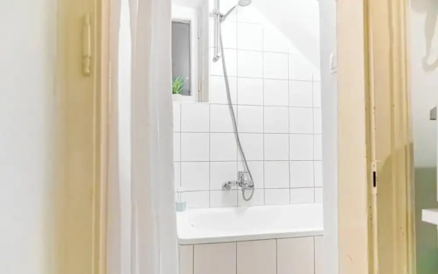 Ideal Group Stay 2 Apartments With WiFi
