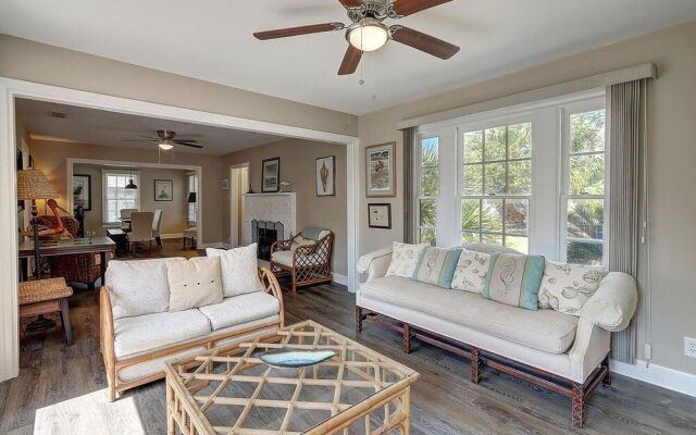 Rockport Blue Crab Bungalow Close to City Attractions by Redawning