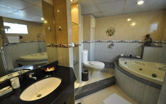 Sunflower Hotel Spa District 10