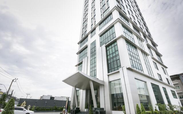 Отель Vertical Suite Бангкок вид на фасад