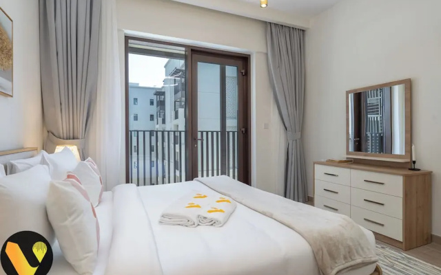 Vogue | Breeze Creek Beach | Waterfront Living