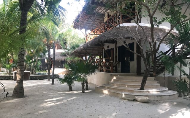 Отель Las Nubes de Holbox вид на фасад