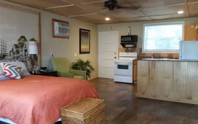 Runaway Bay Lodge