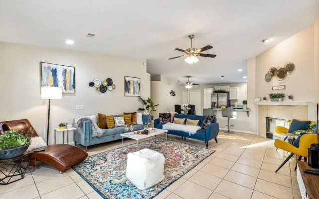 Relaxing 4BR Retreat w/ Refreshing Pool