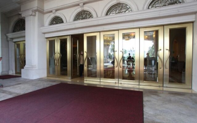Guangzhou Phoenix City Hotel вид на фасад