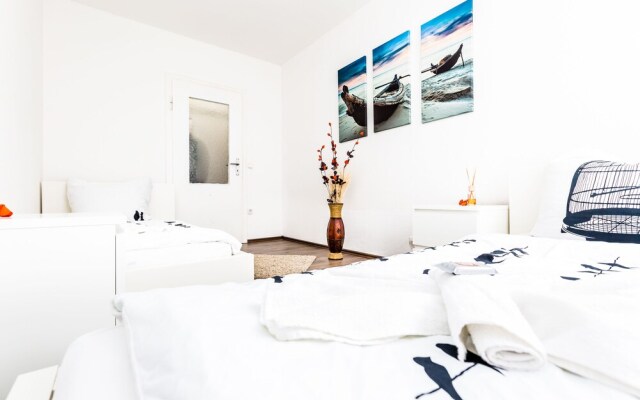 Апартаменты Apartment Humboldt-Gremberg 4km bis Köln Messe Кёльн комната для гостей