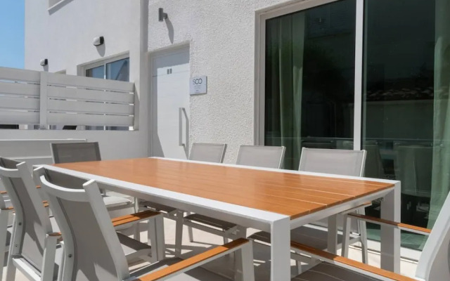 Sienna Townhouse by Staycom