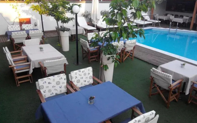 Talos Hotel & Apartments