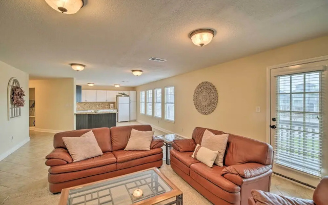 Apt w/ Balconies - Steps to Kemah Boardwalk!