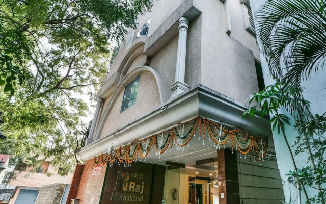 OYO 8198 Hotel Raj International