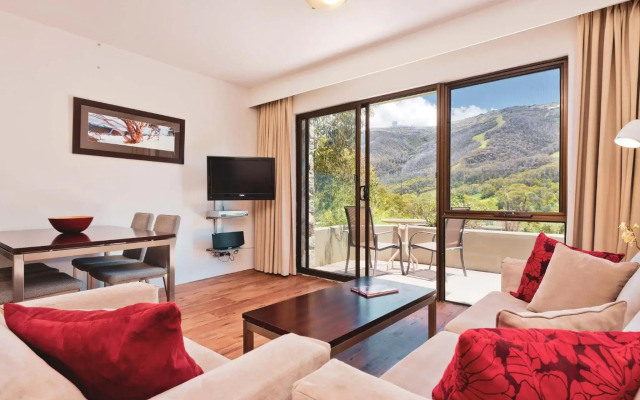 Lantern 1 Bedroom Balcony with car space and mountain view