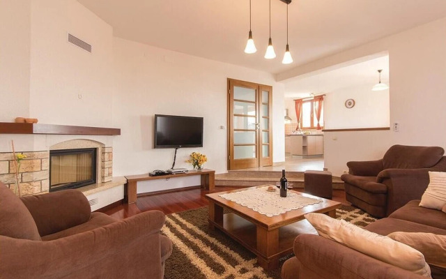 Awesome Home in Vodnjan With Wifi and 3 Bedrooms