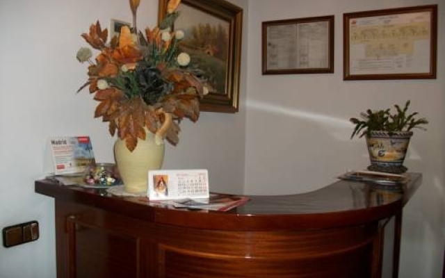 Отель Hostal Alfaro Испания, Мадрид - отзывы, цены и фото номеров - забронировать отель Hostal Alfaro онлайн интерьер отеля