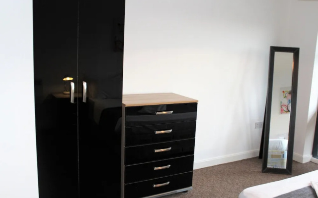 Empire Serviced 1 Bedroom Apartment