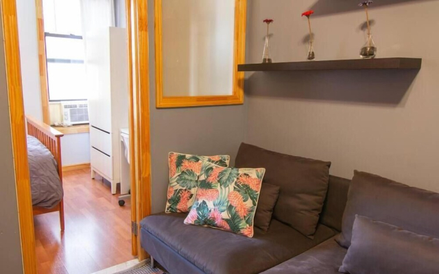 2 Bedroom Apartment with 3 Beds and Kitchen