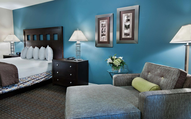 Oxford Suites Silverdale