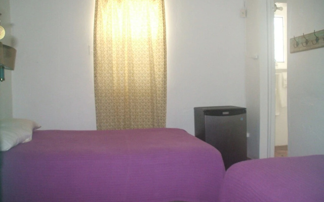 Trade Winds Restaurant & Guesthouse